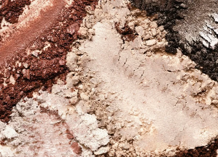 مزایا خاک سیلیس در دفینه یابی